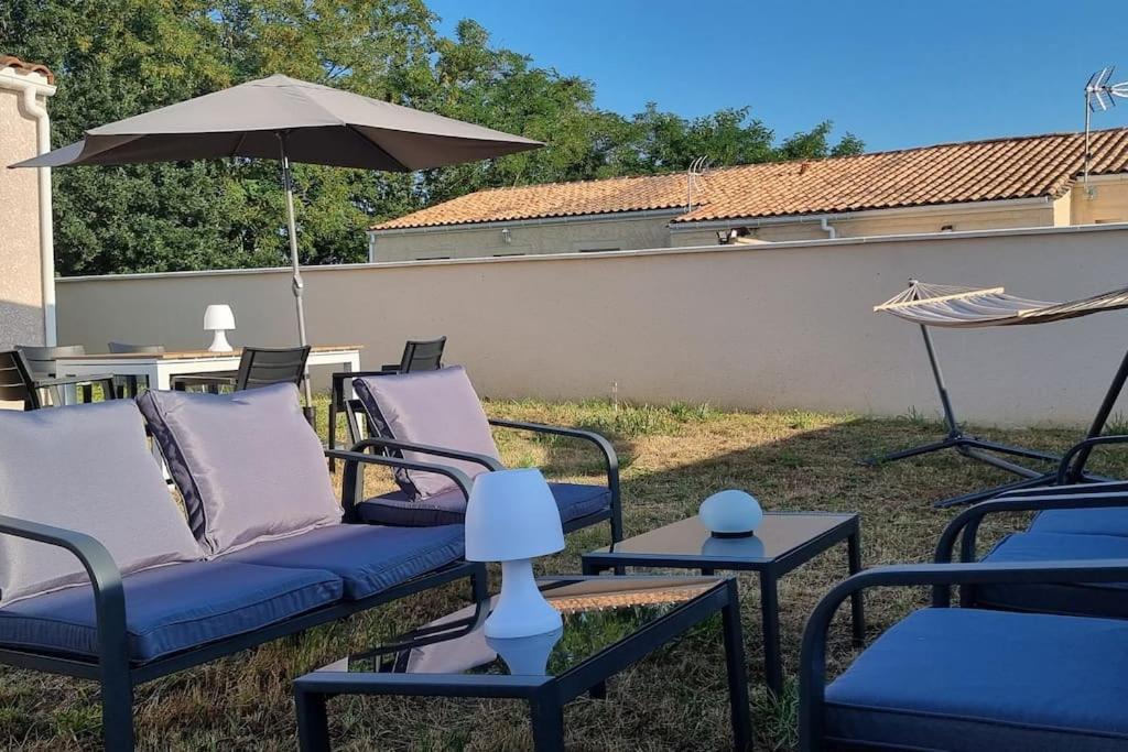 Maison Piscine Jacuzzi Juin A Aout- Entre Collegues Ou Famille - La Boheme Saint-Seurin-sur-l'Isle Exterior photo